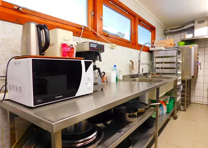 Skogsro Forest Hostel *