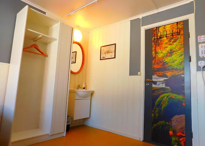 Skogsro Forest Hostel *